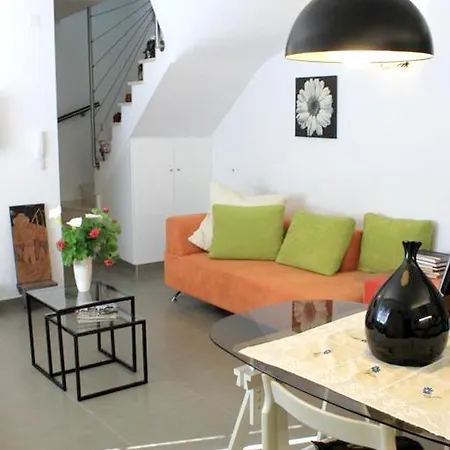別荘 Charming House In With Fireplace ナザレ