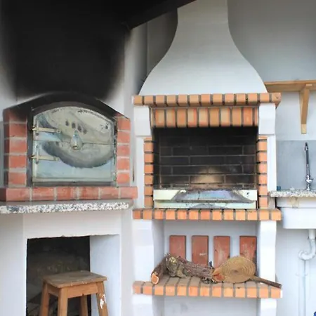 Сasa de vacaciones Charming House In With Fireplace Nazaré