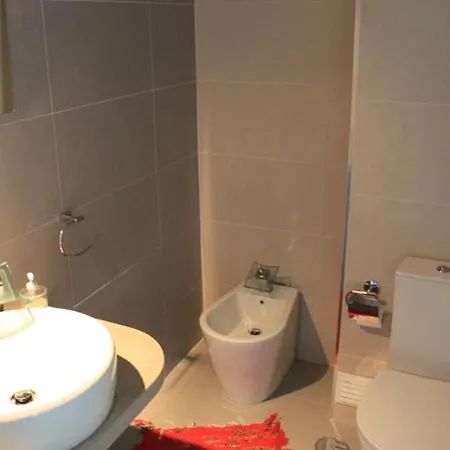Charming House In With Fireplace נאזרה
