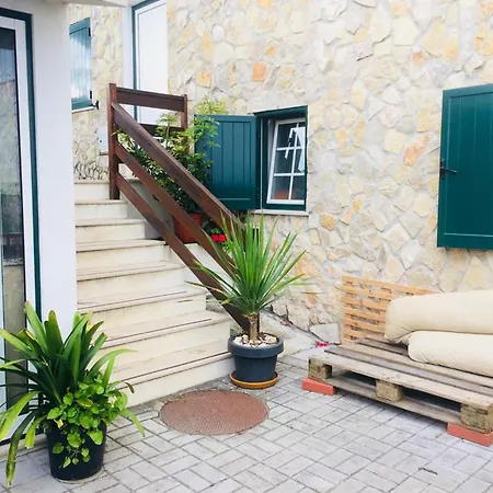 Dom wakacyjny Charming House In With Fireplace Nazaré